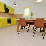 Michele-three Bedroom With Partial Sea View Grejp