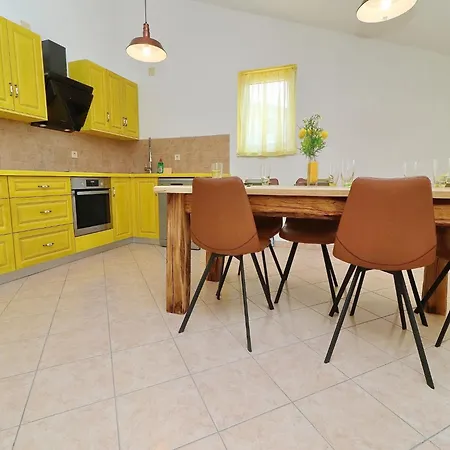 Michele-three Bedroom With Partial Sea View Grejp